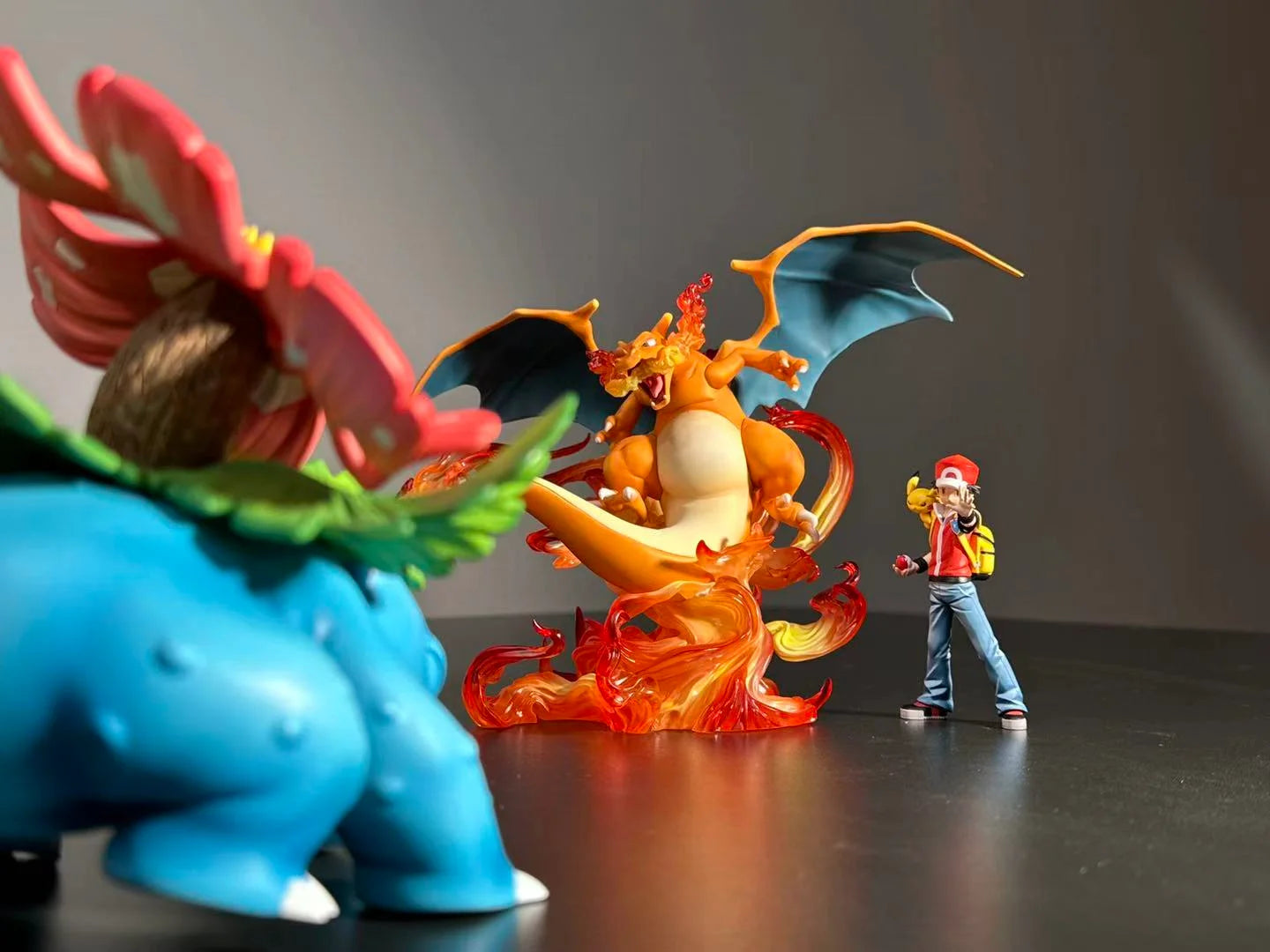 Wan Zhi Wu - Charizard, Charmander and Charmeleon