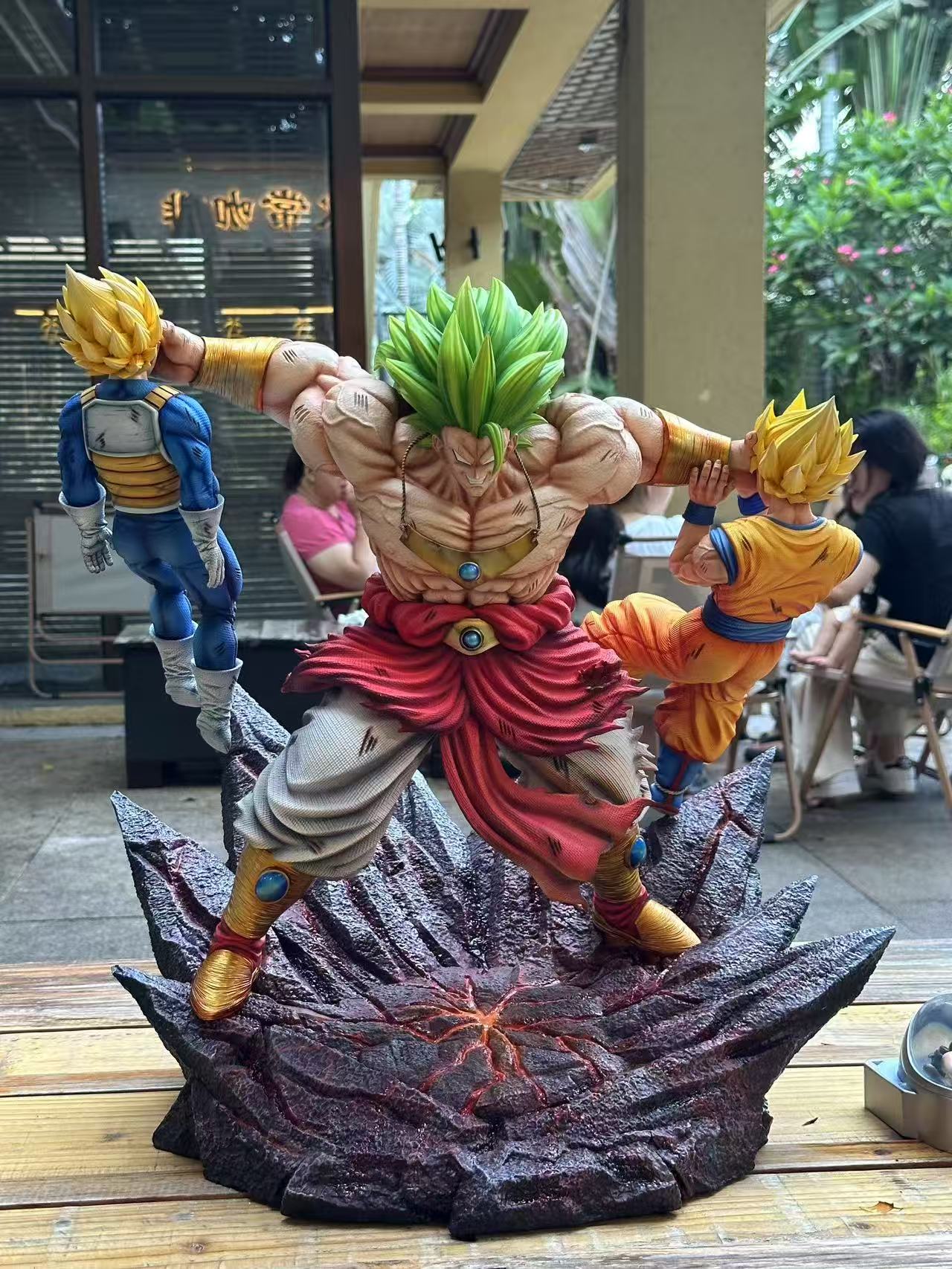 Yi Shou - Broly vs Goku and Vegeta