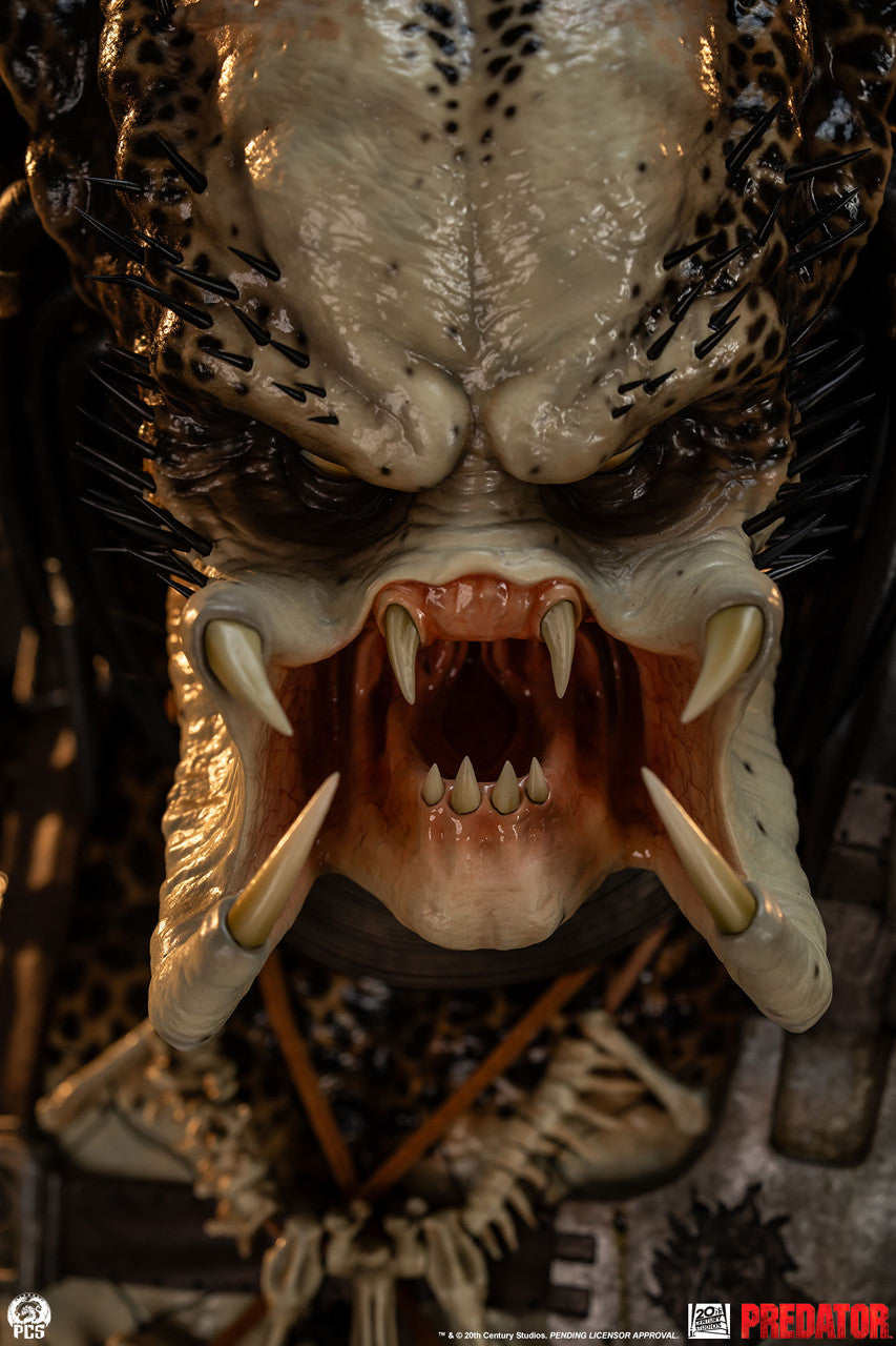 Premium Collectibles - Predator