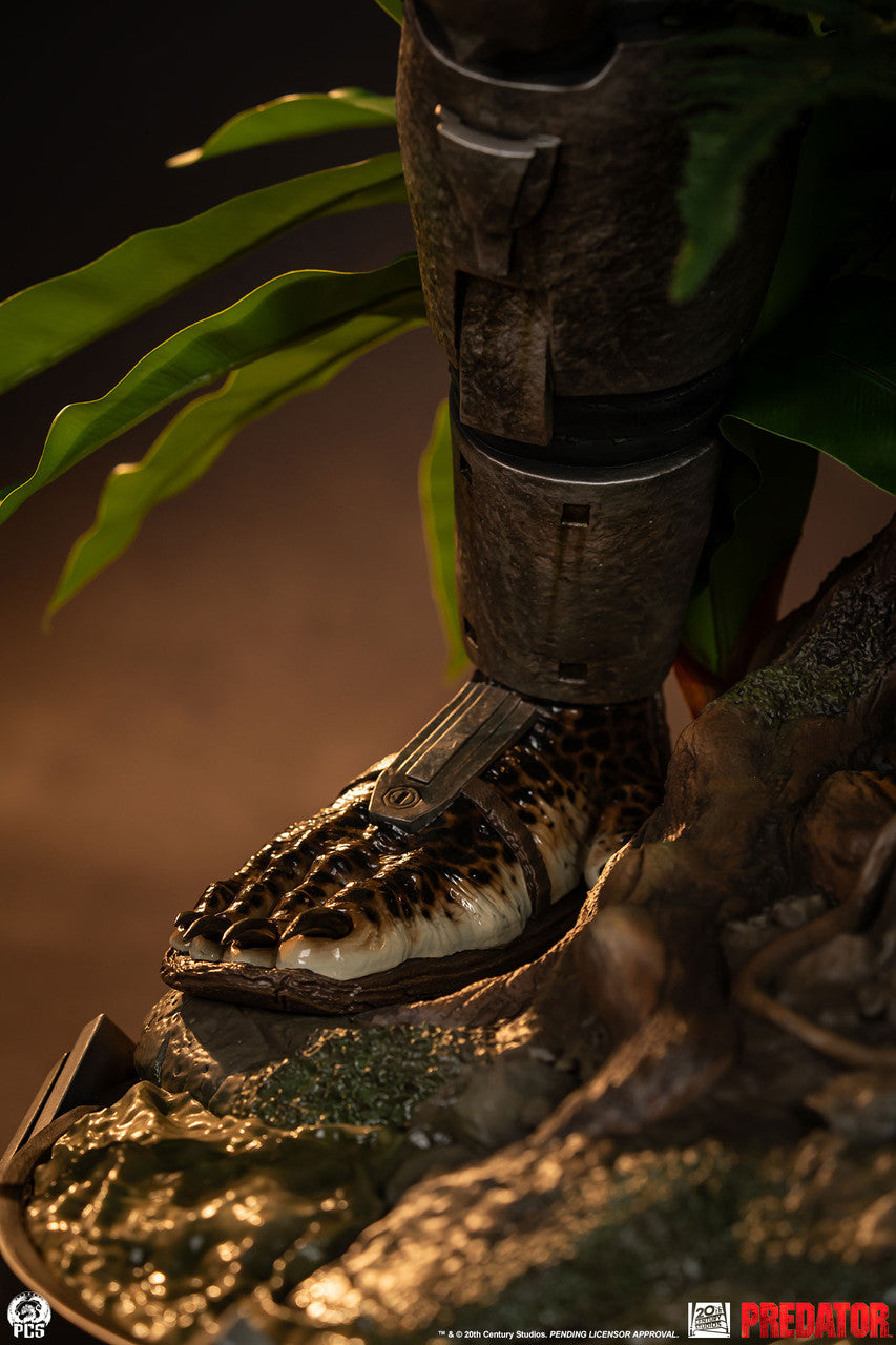 Premium Collectibles - Predator