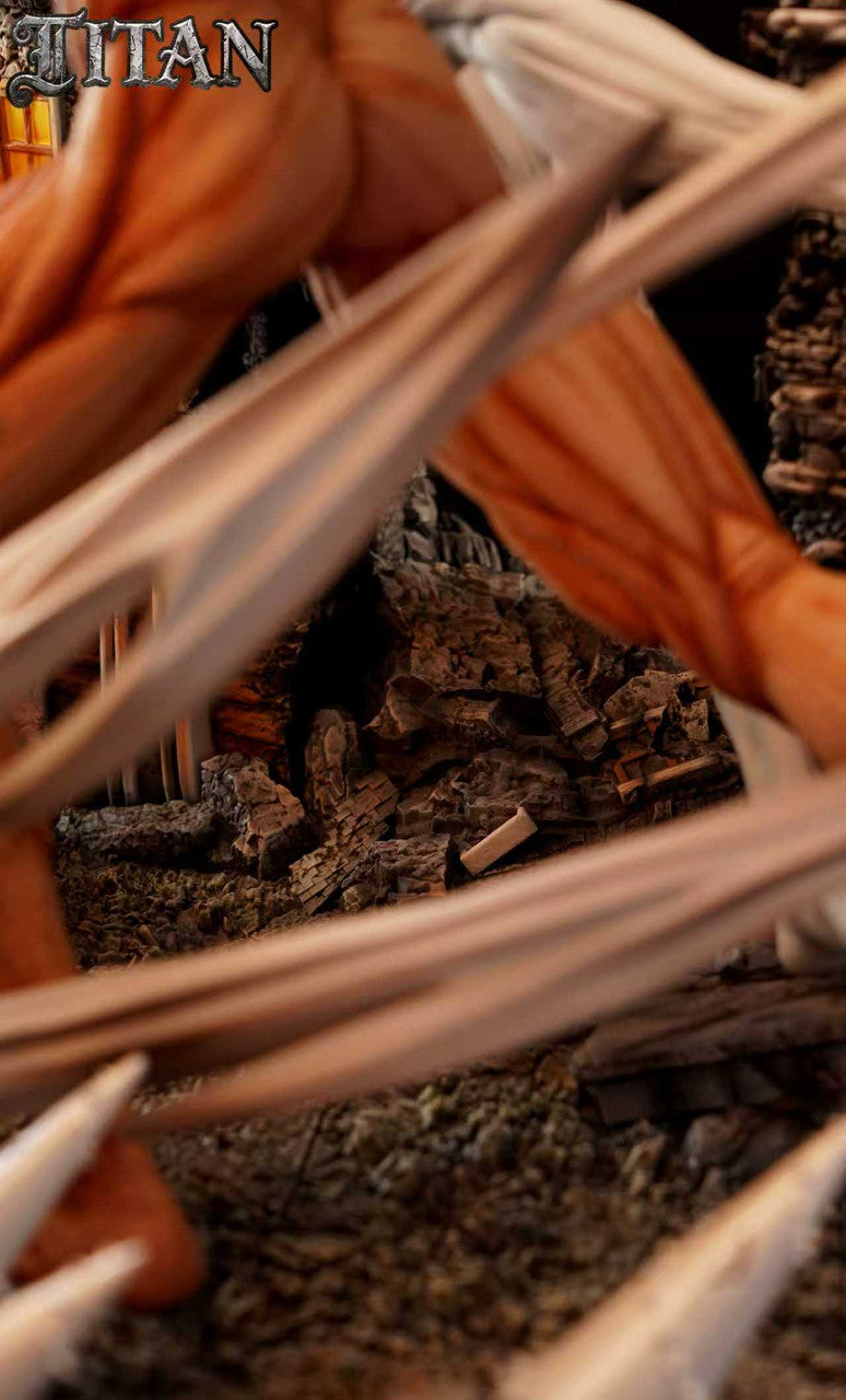 Titan - War Hammer Titan vs Eren