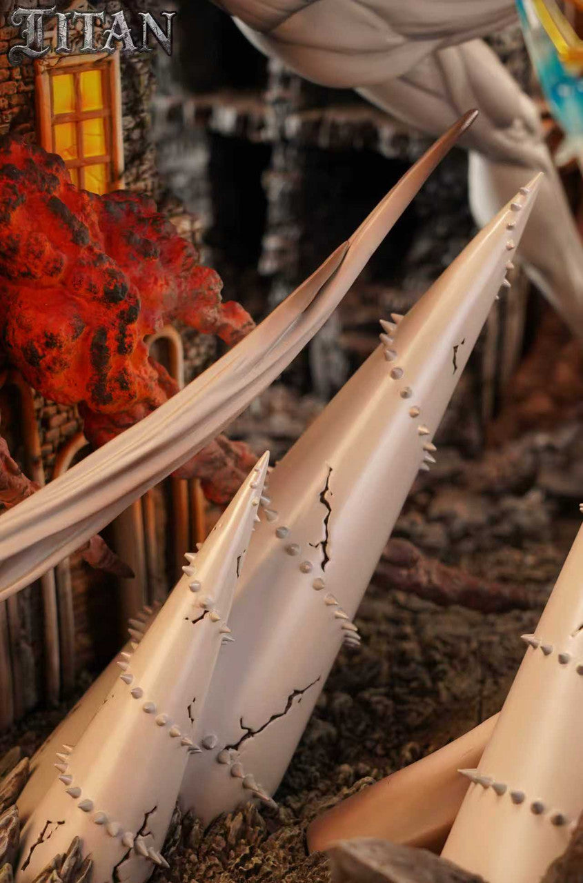 Titan - War Hammer Titan vs Eren