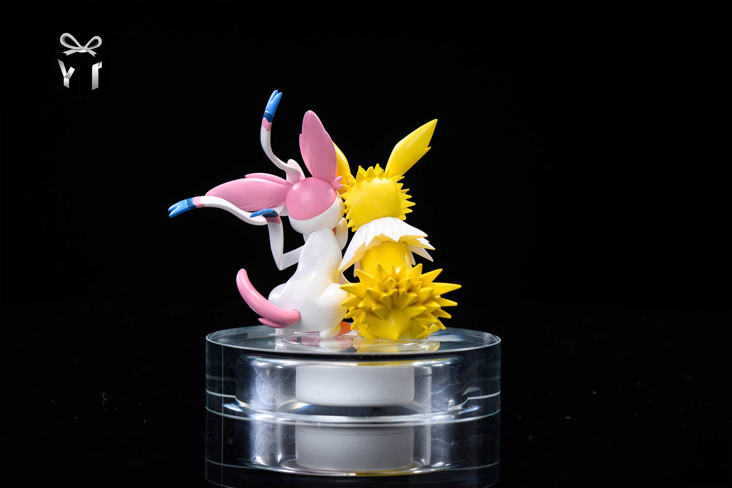 YI - Jolteon and Sylveon