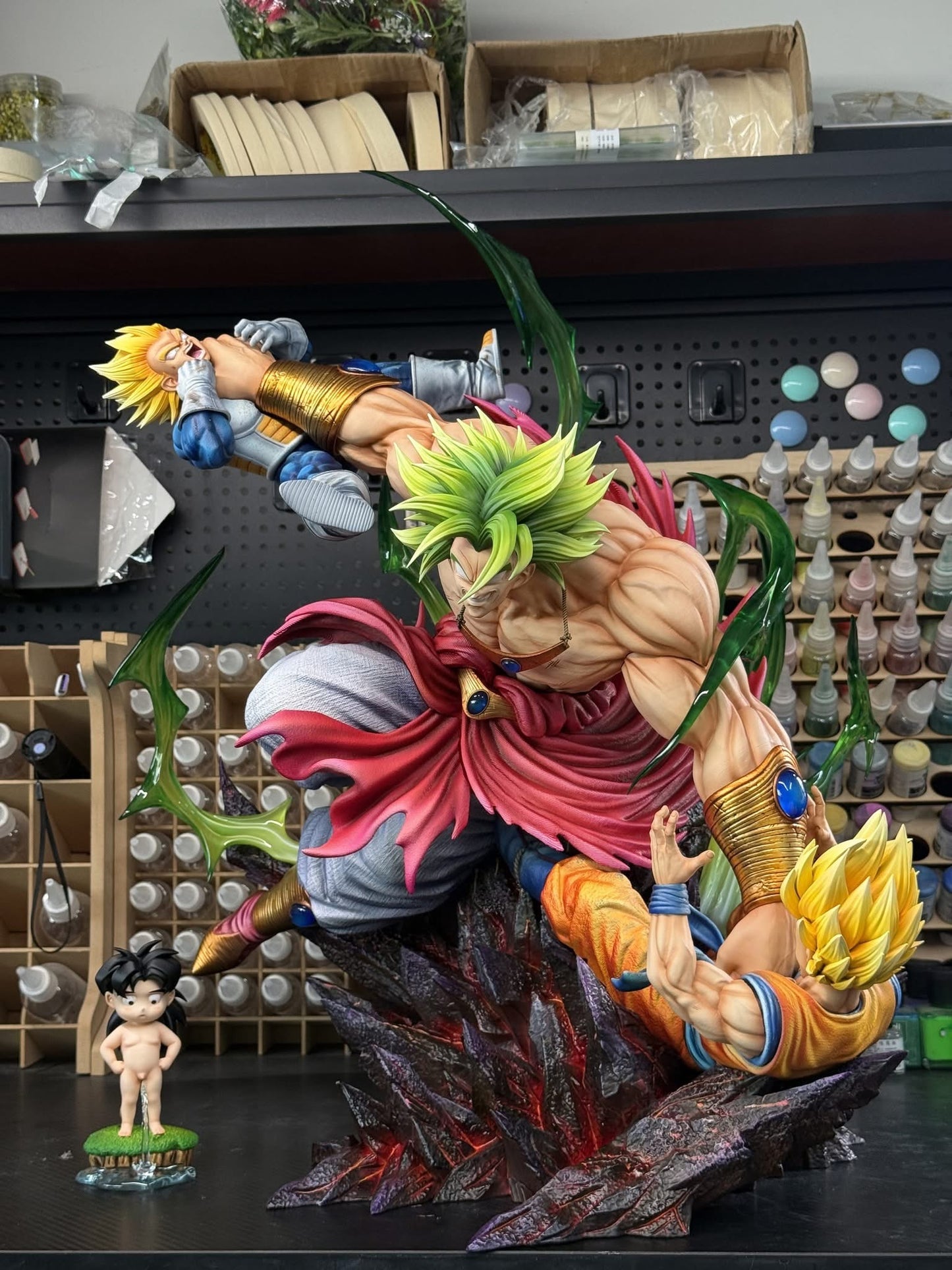 Yi Shou - Broly vs Goku and Vegeta