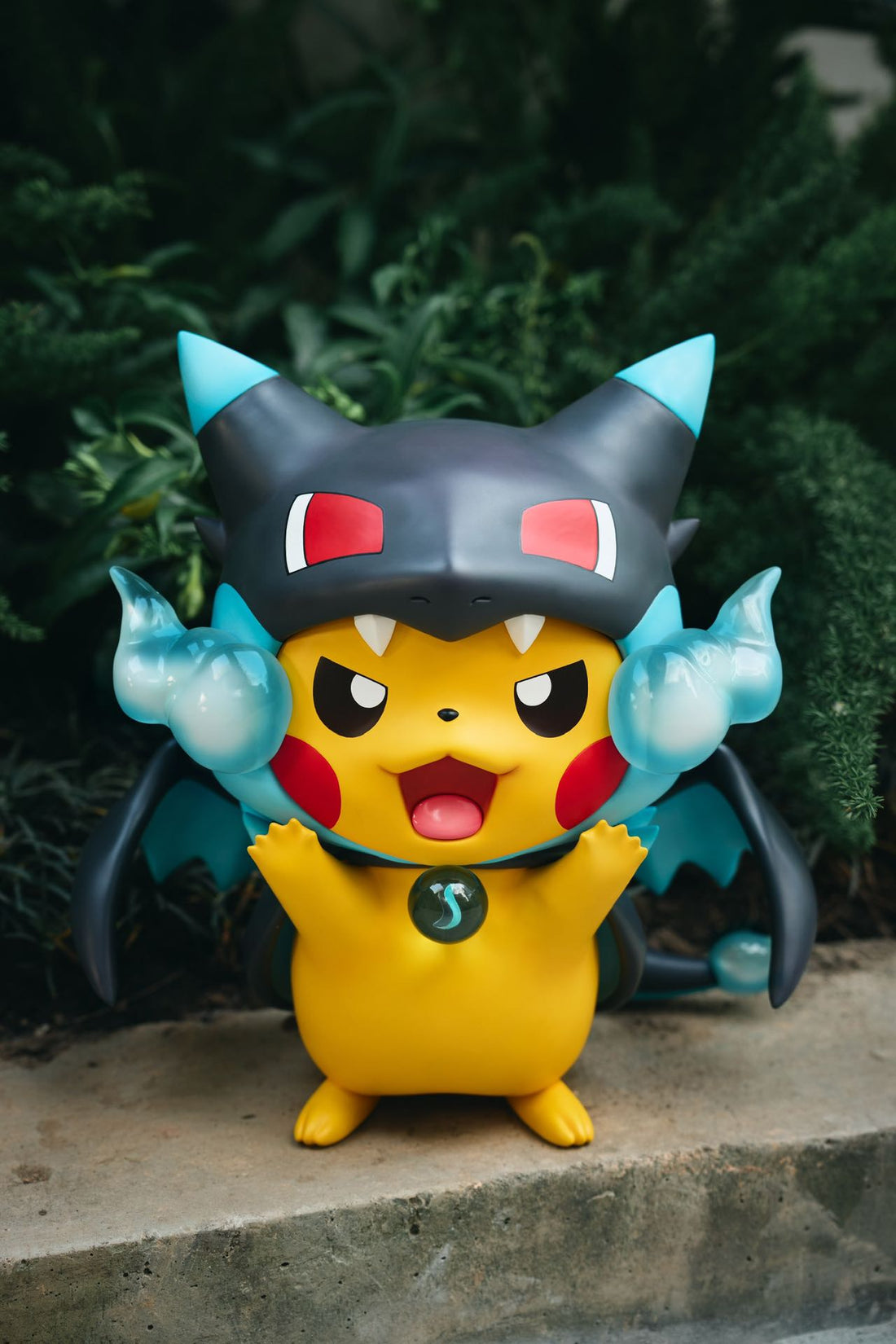 Infinite - Pikachu cos Mega Charizard X – StatueCorp