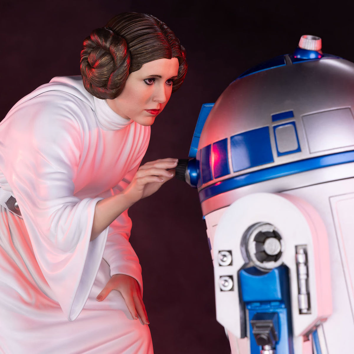 Premium Collectibles - Princess Leia and R2-D2