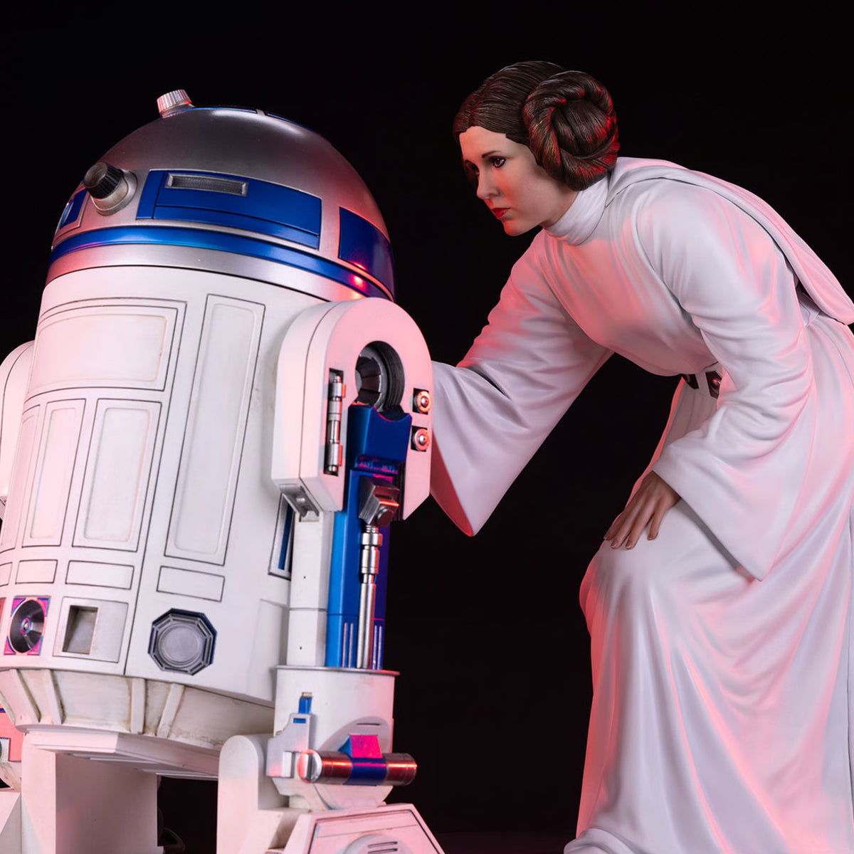 Premium Collectibles - Princess Leia and R2-D2