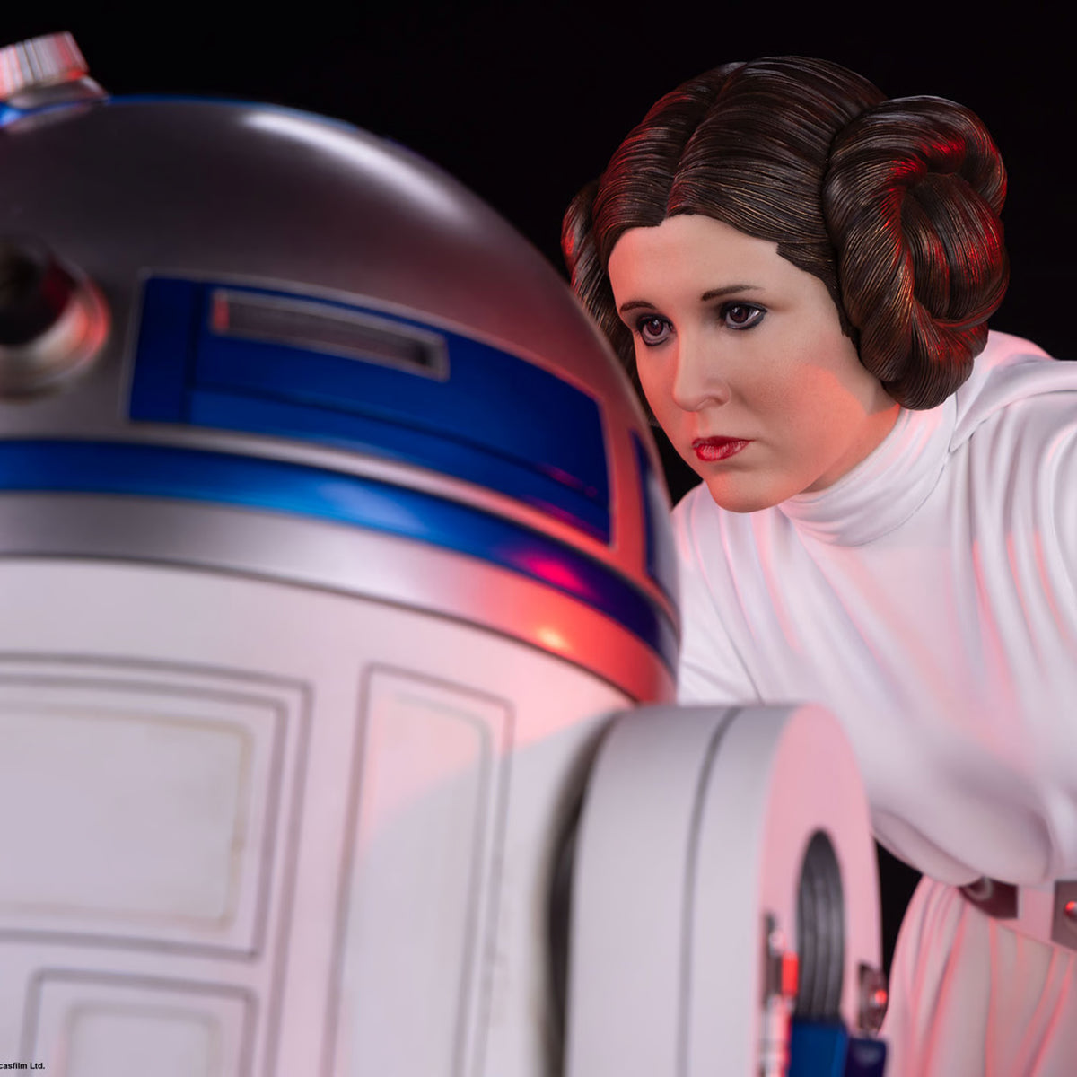 Premium Collectibles - Princess Leia and R2-D2
