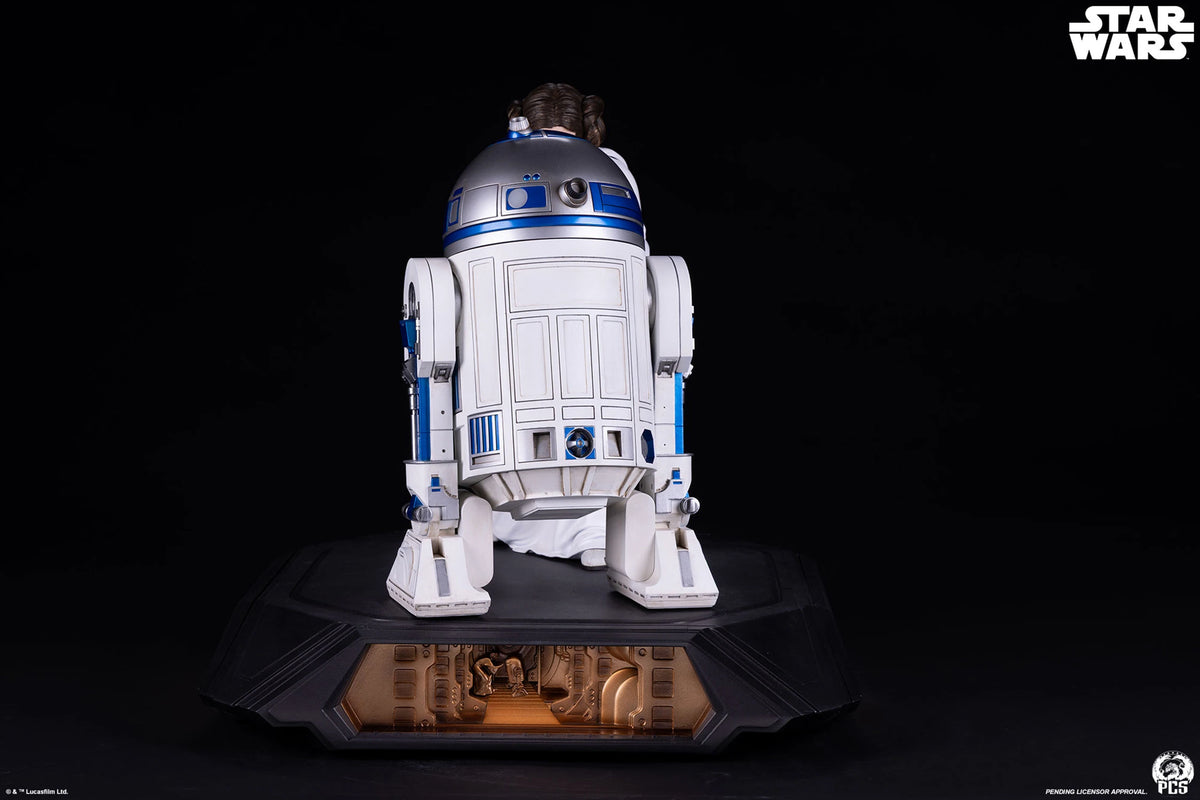 Premium Collectibles - Princess Leia and R2-D2