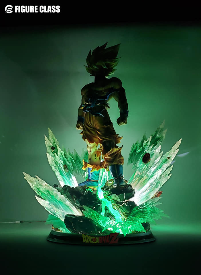 Figure Class - SSJ Goku Namek StatueCorp