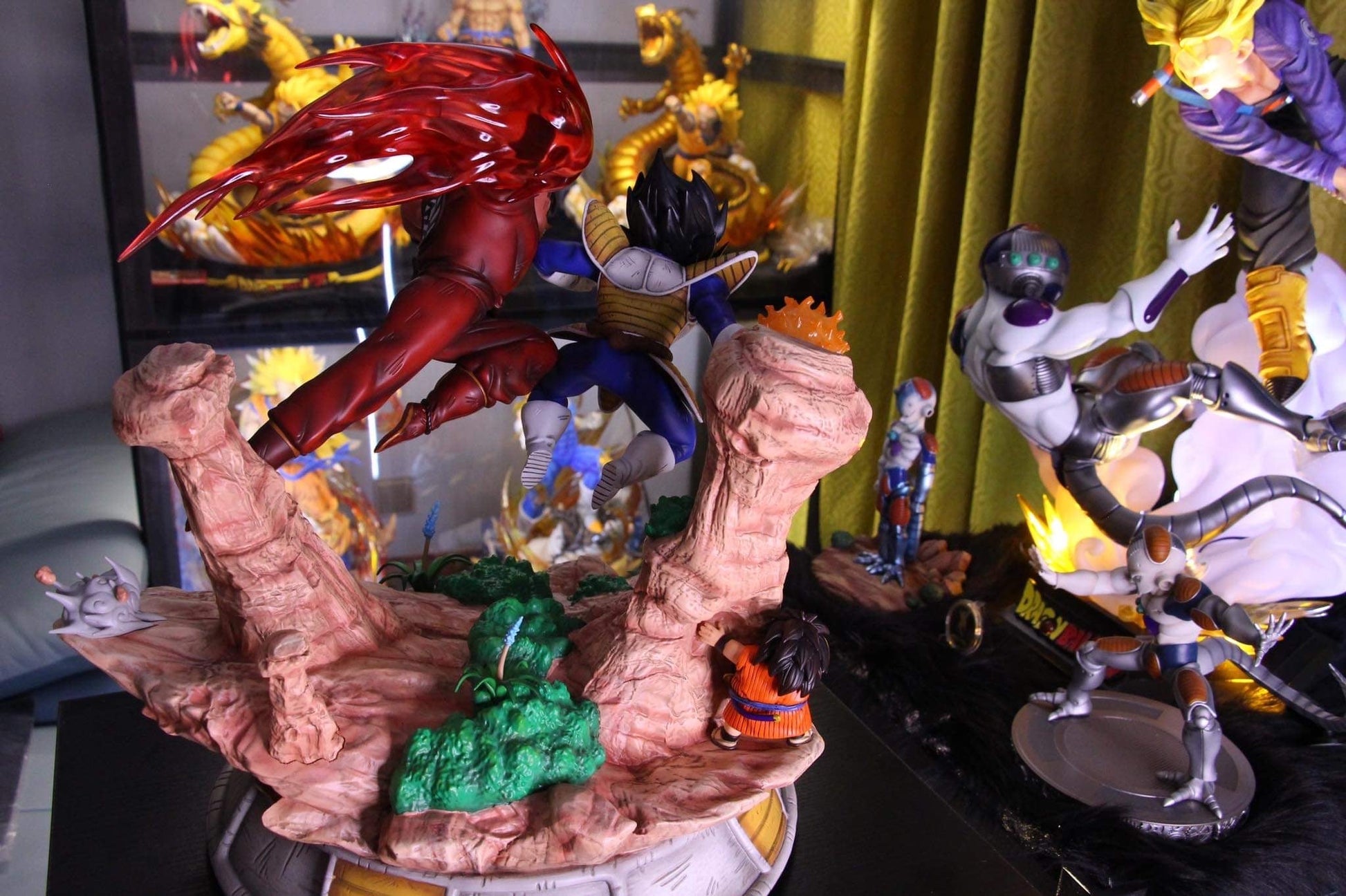 PBR - Goku vs Vegeta StatueCorp